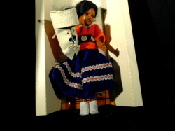 NATIVE DOLL A CLOSE UP_04